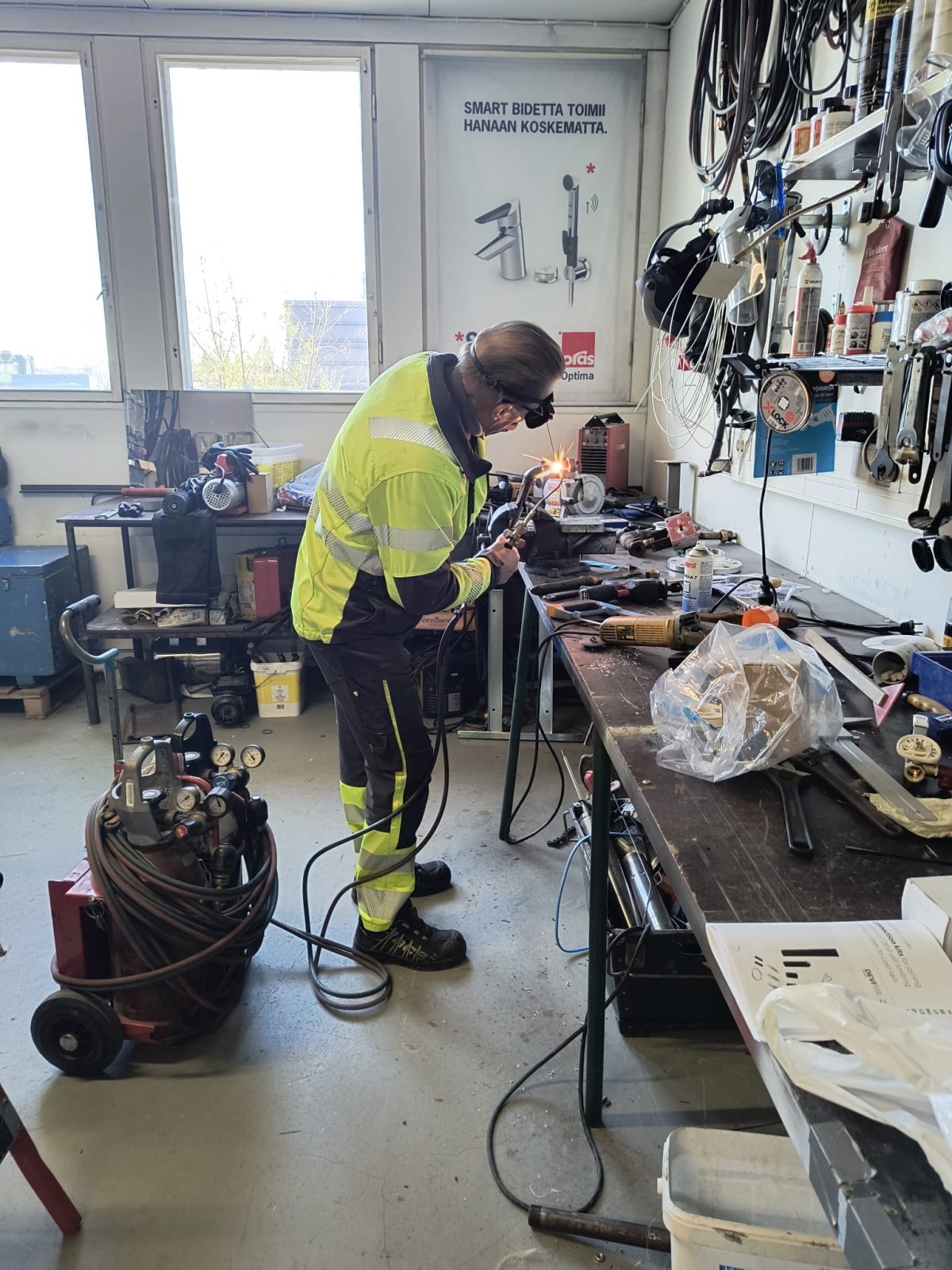 LVI-asentaja työssä Turussa